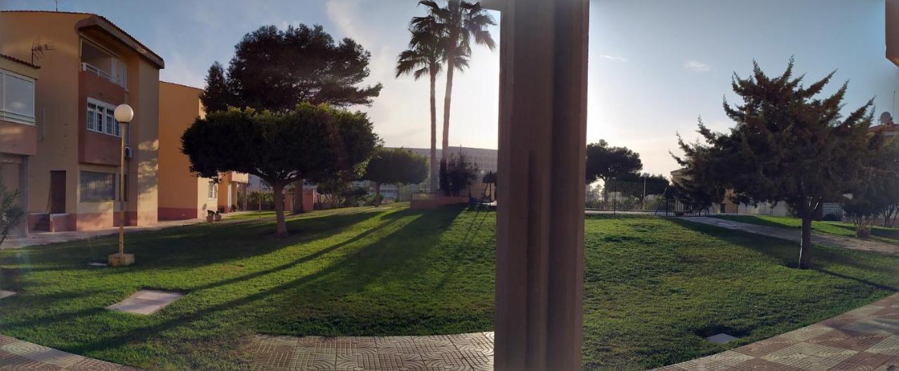 Coqueto Apartamento Con Terraza En La Playa Roquetas de Mar Esterno foto