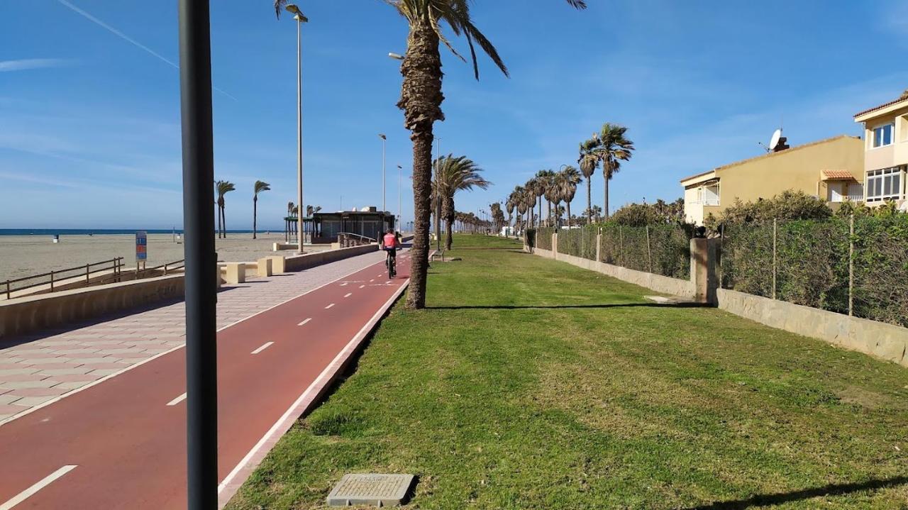 Coqueto Apartamento Con Terraza En La Playa Roquetas de Mar Esterno foto